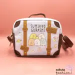 San-X Sumikko Gurashi Umhängetasche Lila Braun Motiv Katze Neko Eidechse Tokage Schweinekotelett Tonkatsu Eisbär Shirokuma Pinguin Penguin? Ebifurai No Shippo Garnenschwanz Japan Kawaii sumikore bag (purple)