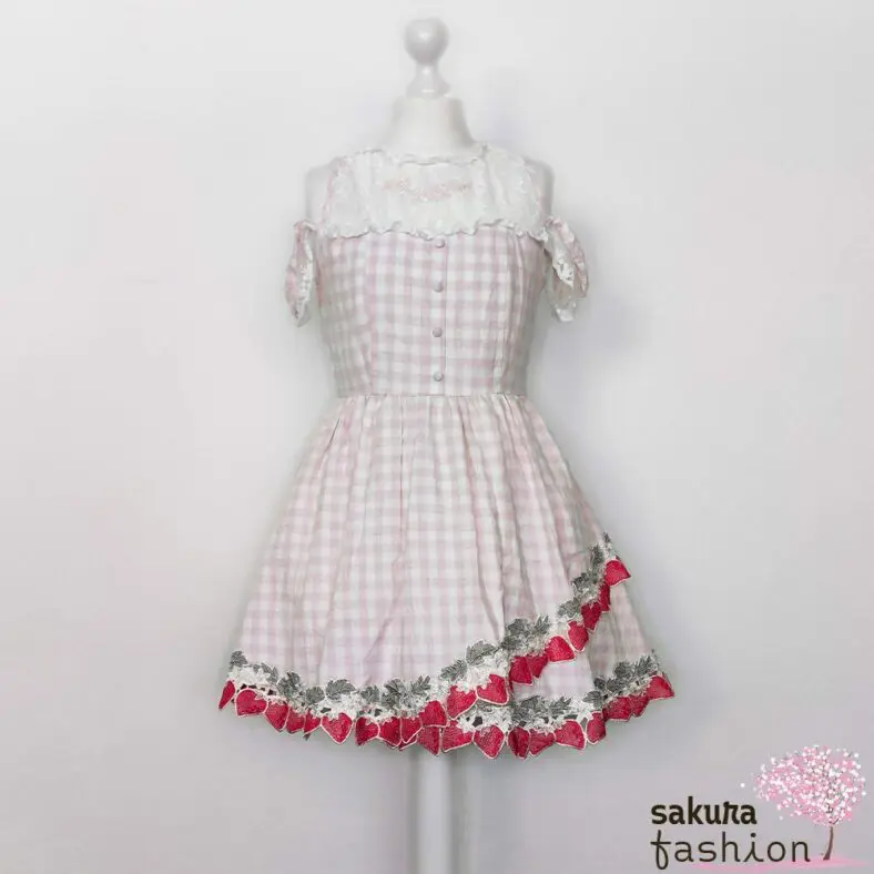 Liz Lisa Kleid Kariert Rosa Weiß Erdbeeren Häkelborte Spitze Bestickt Schulterfrei Zierknöpfe Japan Kawaii gingham strawberry one-piece pink
