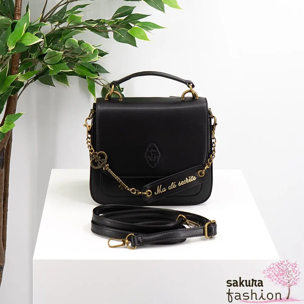 Axes Femme schwarze flache elegante Handtasche goldfarbenes Ketten Schlüsseldetail Umhängetasche Schultertasche Japan Kawaii Feminin key x chain pochette black