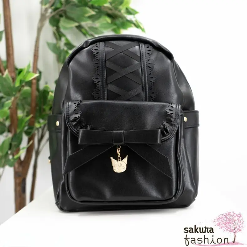 axes femme POETIQUE Kunstlederrucksack Schwarz Mittelgroß Spitze Schnürung Schleife Sanrio Kuromi Metallanhänger Gold Japan Kawaii Feminin kuromi bagpack with charm