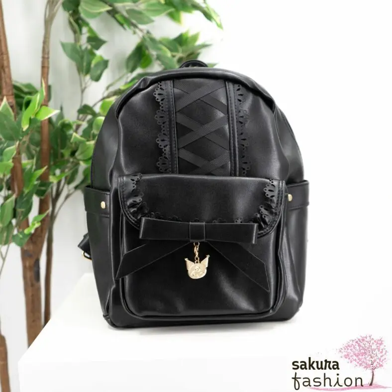 axes femme POETIQUE Kunstlederrucksack Schwarz Mittelgroß Spitze Schnürung Schleife Sanrio Kuromi Metallanhänger Gold Japan Kawaii Feminin kuromi bagpack with charm