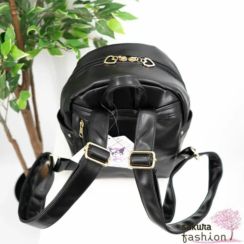 axes femme POETIQUE Kunstlederrucksack Schwarz Mittelgroß Spitze Schnürung Schleife Sanrio Kuromi Metallanhänger Gold Japan Kawaii Feminin kuromi bagpack with charm