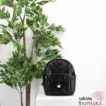 axes femme POETIQUE Kunstlederrucksack Schwarz Mittelgroß Spitze Schnürung Schleife Sanrio Kuromi Metallanhänger Gold Japan Kawaii Feminin kuromi bagpack with charm