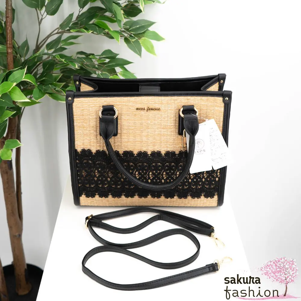 Axes Femme Tragetasche Rattan Schwarz Umhängetasche Schlossdetail Gold Spitze Japan Kawaii Feminin trimming design miscellaneous material tote black