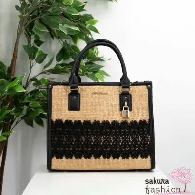 Axes Femme Tragetasche Rattan Schwarz Umhängetasche Schlossdetail Gold Spitze Japan Kawaii Feminin trimming design miscellaneous material tote black