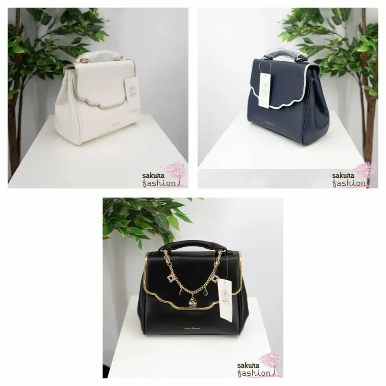 Axes Femme flache Handtasche Kunstleder Orientalischer Stil Weiß Marineblau Schwarz goldfarben silberfarbenen Kette Anhänger Logo Umhängetasche Schultertasche Elegant Japan Kawaii Feminin oriental style charm bag white black navy blue