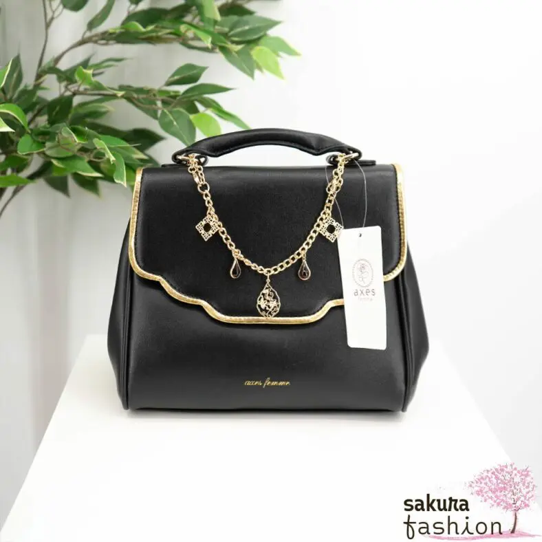 Axes Femme flache Handtasche Kunstleder Orientalischer Stil Schwarz goldfarben Kette Anhänger Logo Umhängetasche Schultertasche Elegant Japan Kawaii Feminin oriental style charm bag black