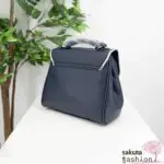 Axes Femme flache Handtasche Kunstleder Orientalischer Stil Marineblau silberfarben Kette Anhänger Logo Umhängetasche Schultertasche Elegant Japan Kawaii Feminin oriental style charm bag navy blue