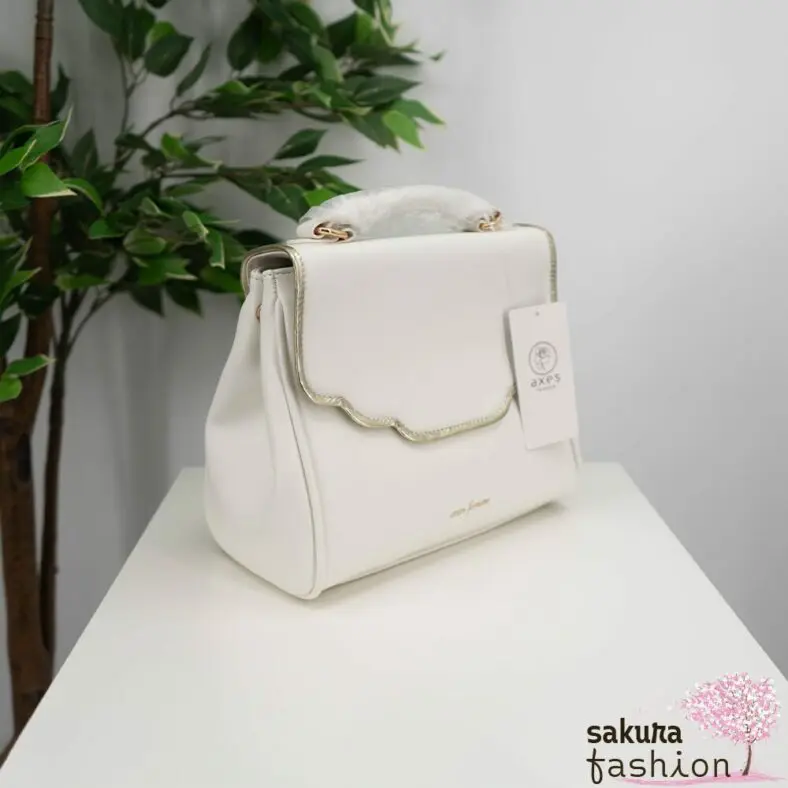 Axes Femme flache Handtasche Kunstleder Orientalischer Stil Weiß goldfarben Kette Anhänger Logo Umhängetasche Schultertasche Elegant Japan Kawaii Feminin oriental style charm bag white