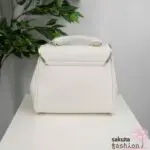 Axes Femme flache Handtasche Kunstleder Orientalischer Stil Weiß goldfarben Kette Anhänger Logo Umhängetasche Schultertasche Elegant Japan Kawaii Feminin oriental style charm bag white