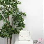 Axes Femme flache Handtasche Kunstleder Orientalischer Stil Weiß goldfarben Kette Anhänger Logo Umhängetasche Schultertasche Elegant Japan Kawaii Feminin oriental style charm bag white