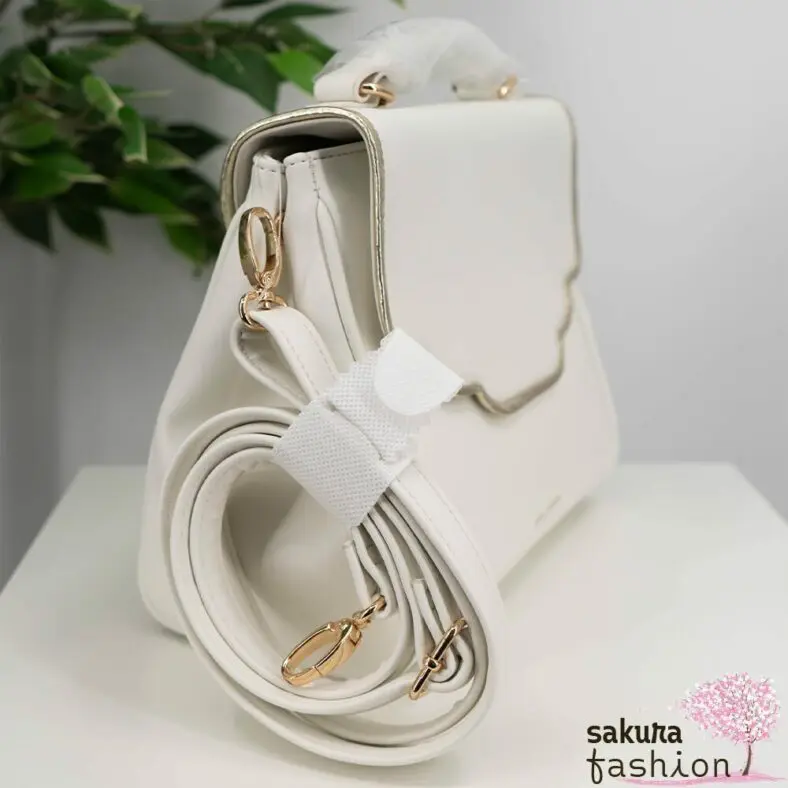 Axes Femme flache Handtasche Kunstleder Orientalischer Stil Weiß goldfarben Kette Anhänger Logo Umhängetasche Schultertasche Elegant Japan Kawaii Feminin oriental style charm bag white