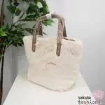 Axes Femme Kunstfelltasche Ecru Weiß Grau Handtasche Kunstlederdetails mini Tasche Portmonee Umhängetasche Japan Kawaii Feminin fur mini tote with pouch ecru grey