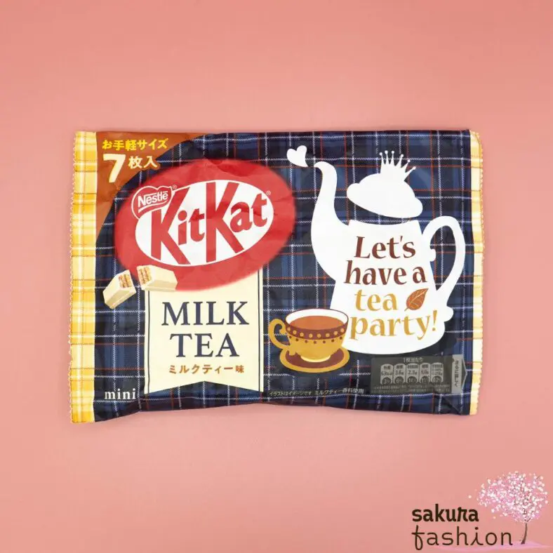 KitKat Milchtee weiße Schokolade Kekswaffelriegel Süß Blau Japan Süßigkeiten Snack blue checkered wafer bar milk tea