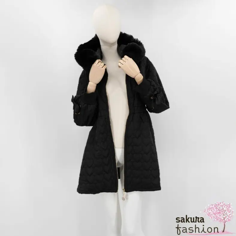 Rojita Steppmantel mit Fellkapuze und Herzmusterung Japan Kawaii