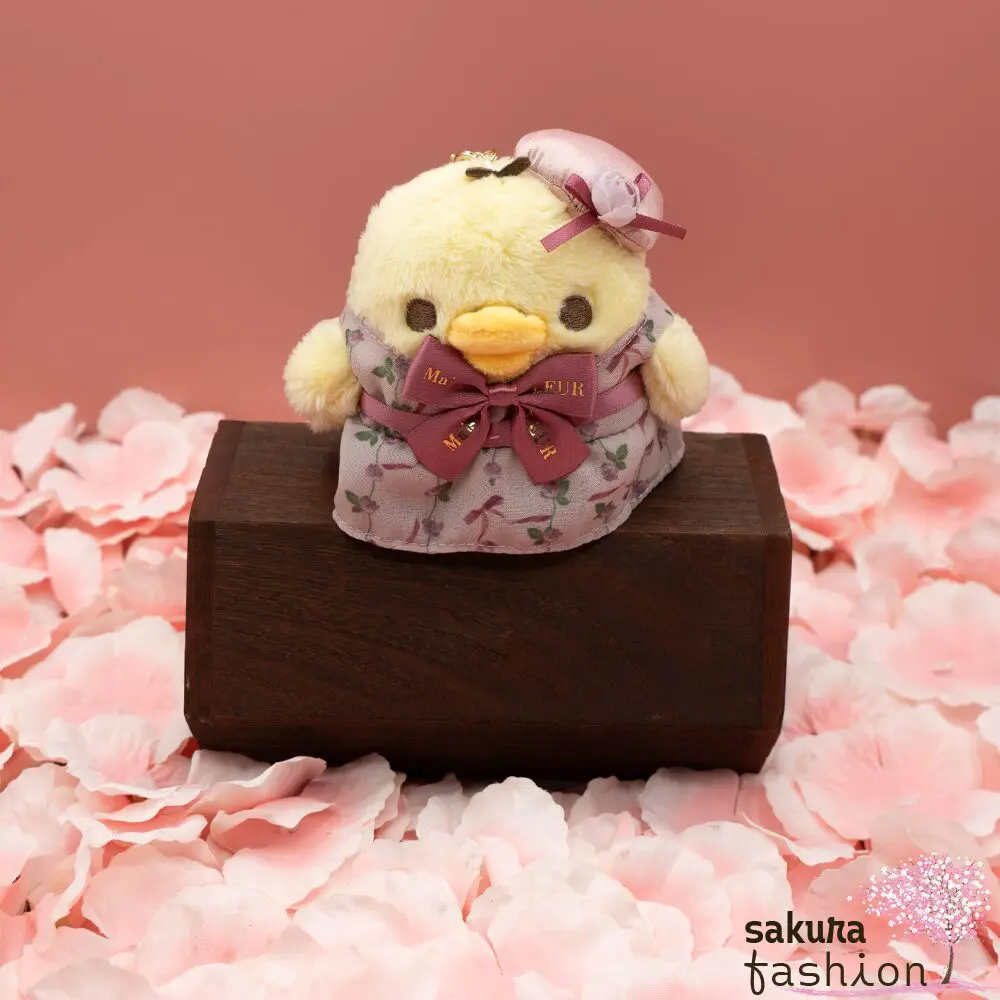 San-X Kollaboration Maison de Fleur Küken Kiiroitori Gelb Stofftier Plüschtier Taschenanhänger Rosenkleid Rosa Pink Romantisch Jubiläum Limitiert Japan Kawaii bag charm maison de fleur kiiroitori