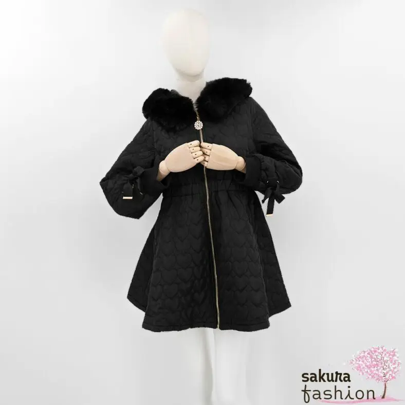 Rojita Steppmantel Schwarz Herzmusterung Kunstfellkapuze Schleifen Tailliert Japan Kawaii heart quilted coat black