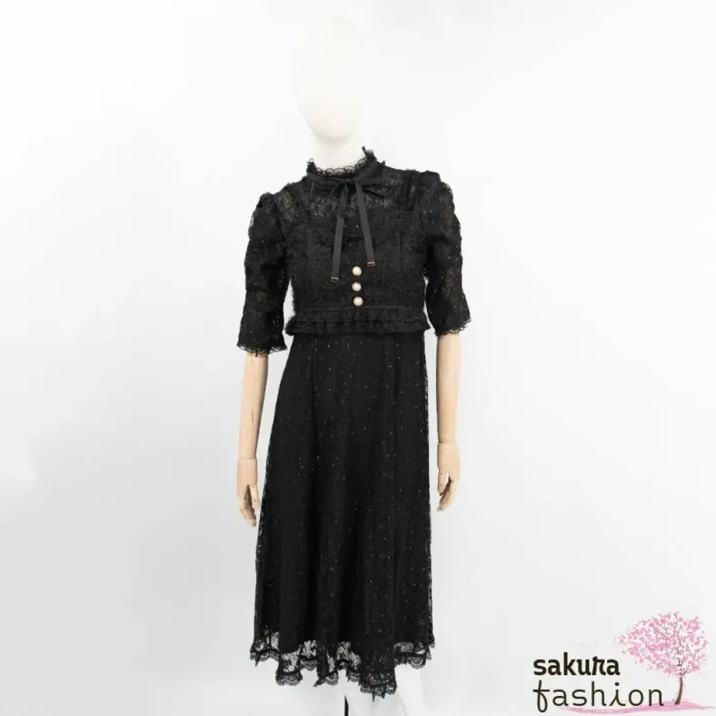 Rojita Maxikleid Lang Schwarz Spitzenkleid Glitzereffekt Floral Halbarm Ärmelraffung Federbustier Kragenschleife Japan Kawaii Feminin lace long dress black