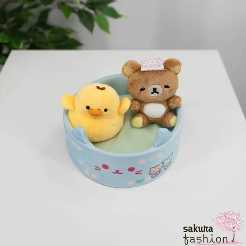 San-X Rilakkuma Stofftier Set Stoffbär Braun Rilakkuma Stoffvogelküken Gelb Kiiroitori Katzenpool Blau Sammelset Mount Fuji Japan Kawaii public bath stuffed animal set neko neko no yu