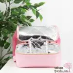 San-X Rilakkuma Mesh-Einkaufstasche Kühltasche Rosa Korilakkuma Chairoikoguma Bär Vogelküken Kiiroitori Gelb Braun Weiß Erdbeerenmotiv Japan Kawaii mesh cold tote bag rilakkuma korilakkumas strawberry day pink