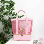 San-X Rilakkuma Mesh-Einkaufstasche Kühltasche Rosa Korilakkuma Chairoikoguma Bär Vogelküken Kiiroitori Gelb Braun Weiß Erdbeerenmotiv Japan Kawaii mesh cold tote bag rilakkuma korilakkumas strawberry day pink