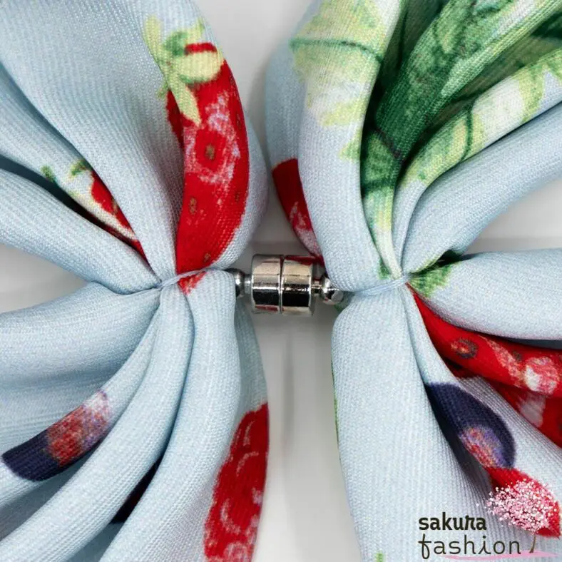 Axes Femme Kleiner Tuchschal Mintgrün Kühlungseffekt Früchtemuster Obstmotiv Magnetverschluss Modisch Japan Kawaii Feminin Accessoire fruits pattern cooling scarf mint green